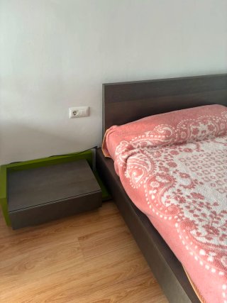 Cama canapé + cabecero + 2 mesitas