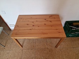 Mesa de comedor de madera