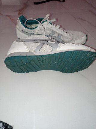 Zapatillas Asics Blancas y Turquesa