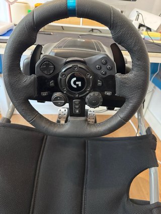 Volante G923 e Playseat Challenge X Logitech G