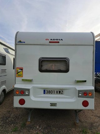 Caravana Adria Aviva 360DK 750kg 3 literas 5 plaza