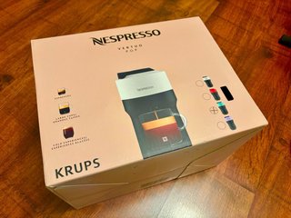 A estrenar con caja: Cafetera Nespresso Vertuo Pop