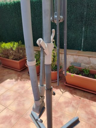 Estructura sombrilla exterior gris