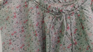 Camiseta Massimo Dutti floral gris y rosa