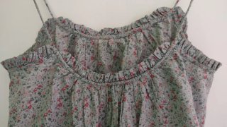 Camiseta Massimo Dutti floral gris y rosa
