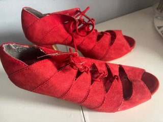 Zapatos rojos Cortefiel con cordones
