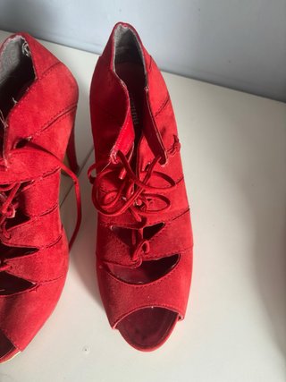 Zapatos rojos Cortefiel con cordones