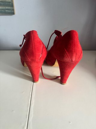 Zapatos rojos Cortefiel con cordones