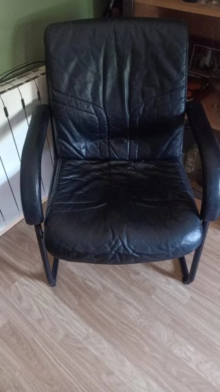 Butaca de cuero negra