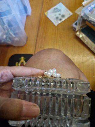 Caixinha de vidro com uva de pérolas