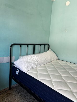 Cama con somier metálico NUEVO