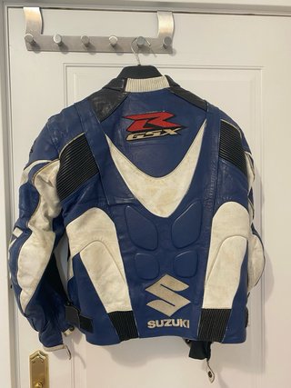 Equipación de cuero para moto Suzuki talla 48