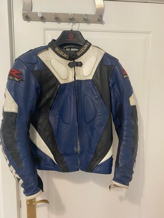 Equipación de cuero para moto Suzuki talla 48