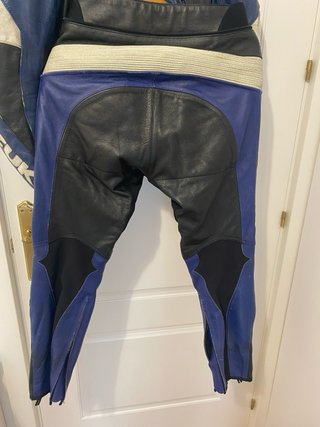 Equipación de cuero para moto Suzuki talla 48