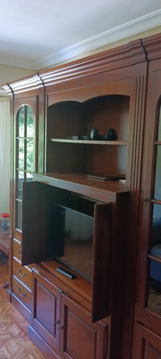 Mueble de salón madera maciza con vitrinas