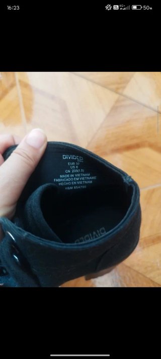 Botines negros con cordones