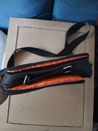 Riñonera negra bandolera