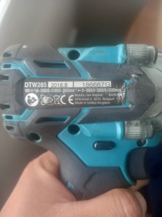 Taladro de impacto Makita con maletín