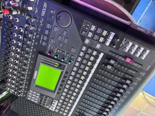 Mesa de mezclas Yamaha 01V96i