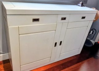 Mueble de madera con gran espacio