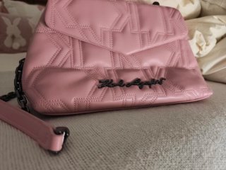 Bolso Karl Lagerfeld rosa acolchado