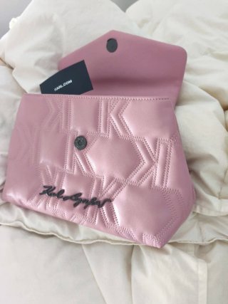 Bolso Karl Lagerfeld rosa acolchado