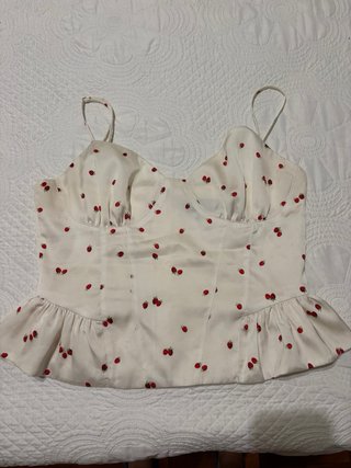 Top Blanco Zara con Fresas