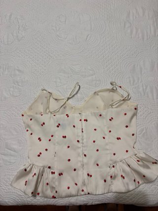 Top Blanco Zara con Fresas
