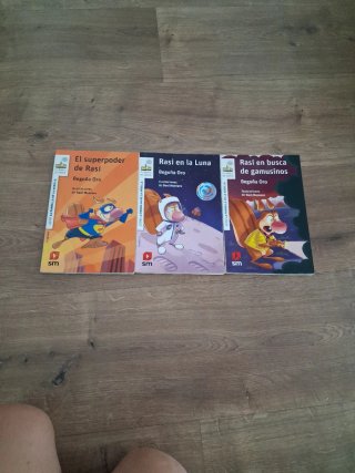 Hay muchos libros de la colección de rasi