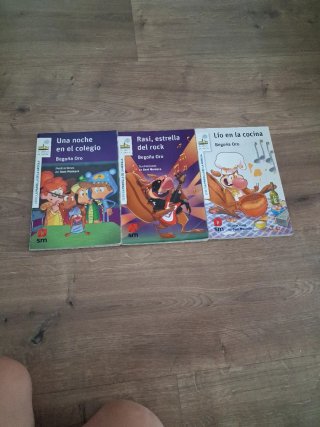 Hay muchos libros de la colección de rasi