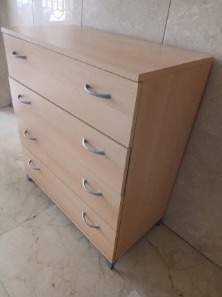 Cajonera de madera y metal