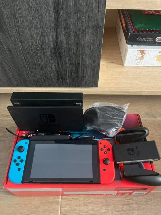 Nintendo Switch V2 + 4 Joycons + Funda + Hogwarts