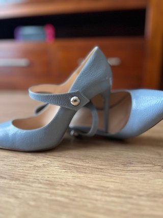 Zapatos Zara tacón alto charol azul