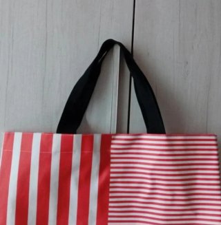 Borsa Carpisa grande a righe rosse e bianche