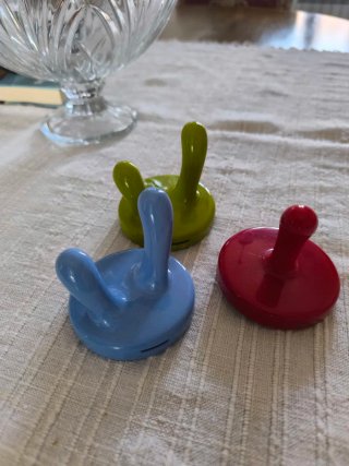 3 Percheros de pared de plástico