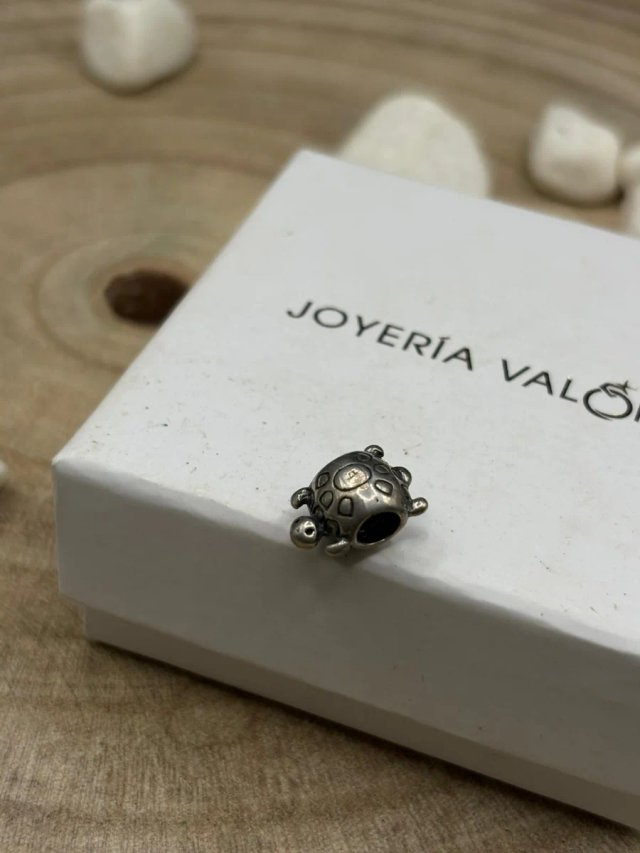 Charm de tortuga plata