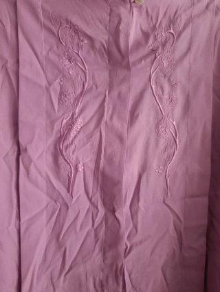 Blusa rosa manga tres cuartos bordada
