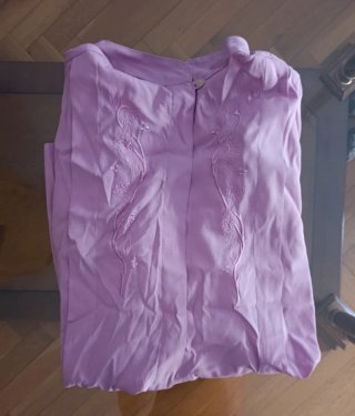 Blusa rosa manga tres cuartos bordada