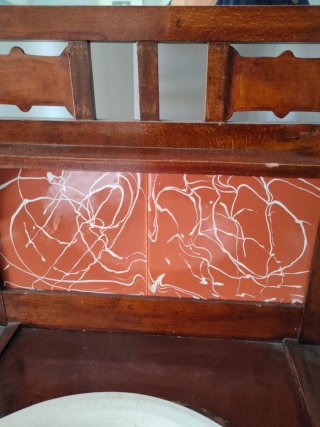 Lavabo antiguo de madera y cerámica