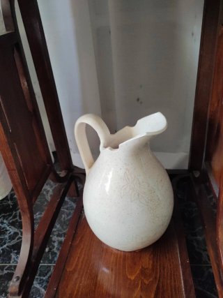 Lavabo antiguo de madera y cerámica
