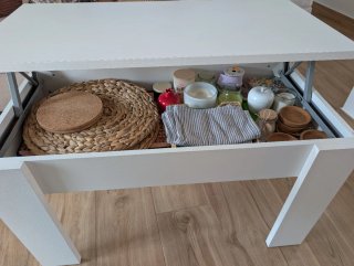 Mesa auxiliar blanca de madera
