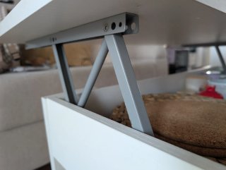 Mesa auxiliar blanca de madera
