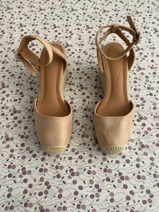 Sandalias cuña beige