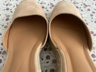 Sandalias cuña beige