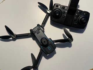 Dron con mando y accesorios + 3 baterias extra