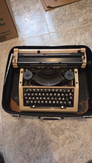 Máquina de escribir Olivetti