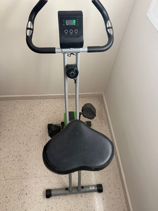 Bicicleta Estática Gris y Verde