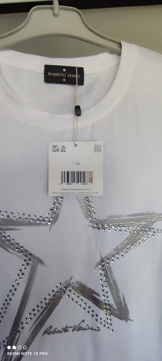 Blusa blanca con estrella plateada