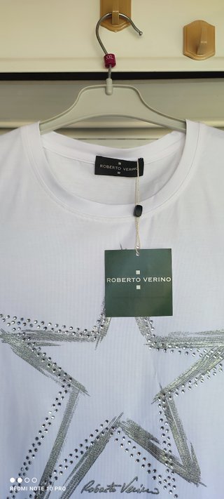 Blusa blanca con estrella plateada