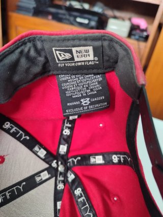Gorra New Era 9FIFTY Snapback Roja y Negra